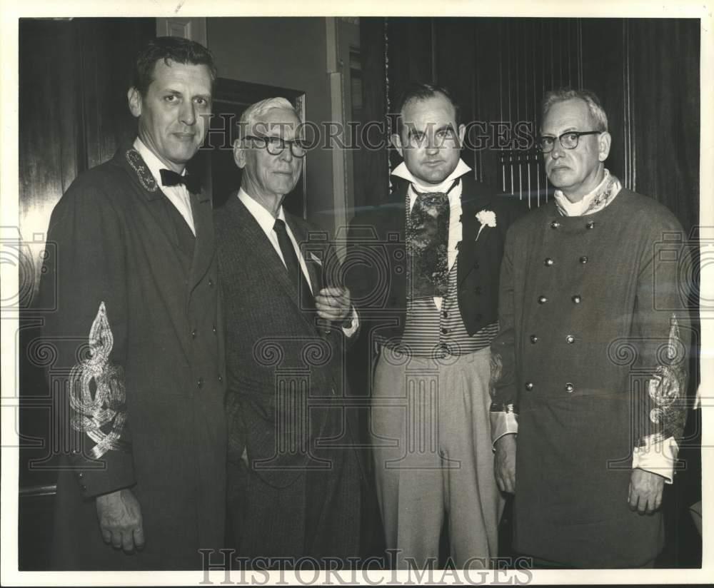 1961 Press Photo Dr. Robert Zimmerman with other Civil War participants.