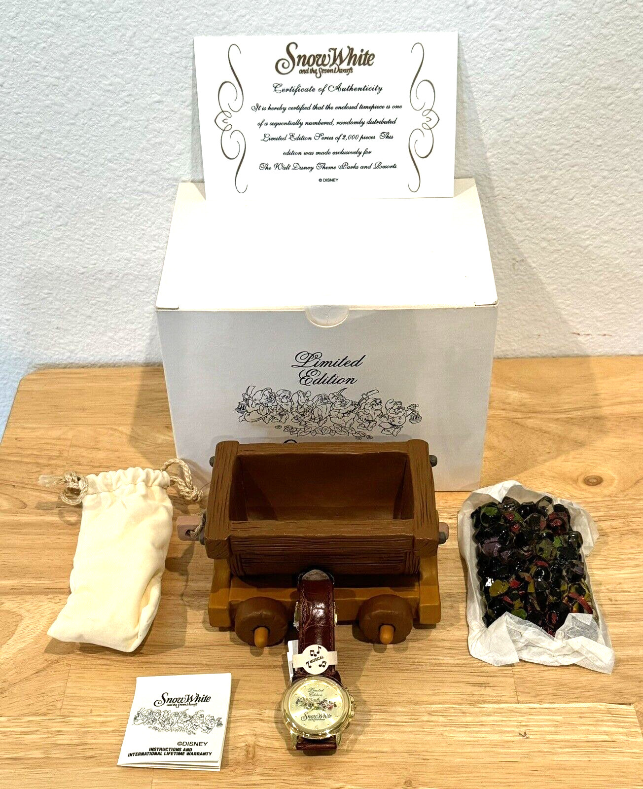 NEW VINTAGE RARE SNOW WHITE & SEVEN DWARFS LE 15/2000 MUSICAL WATCH MINING CART
