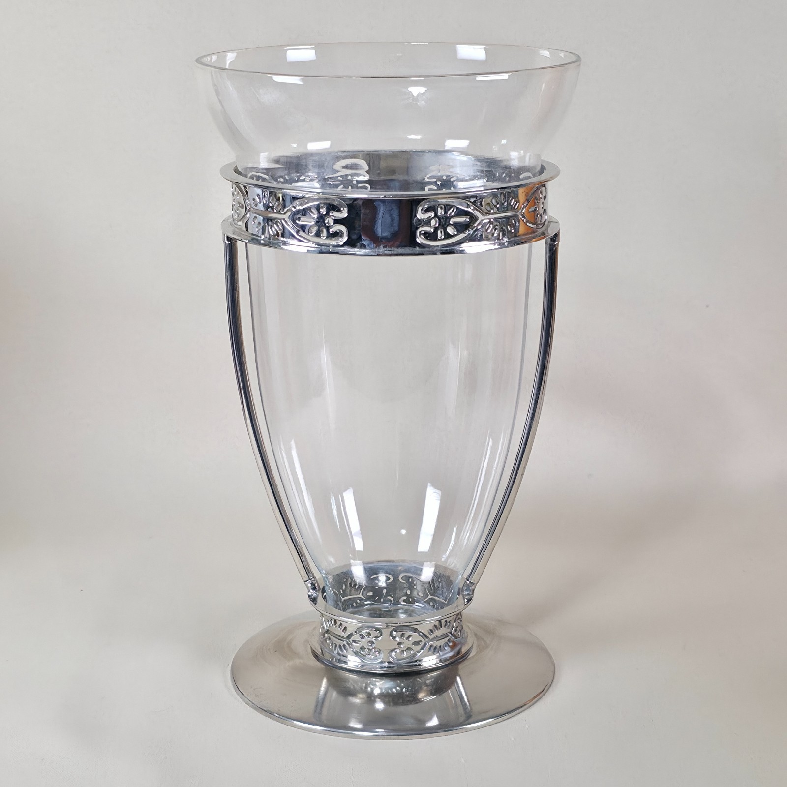 Vintage 1960s FTD Clear Glass Vase with Silver-Tone Chrome Openwork Metal Stand Vintage 1960s FTD Clear Glass Vase with Silver-Tone Chrome Openwork Metal Stand