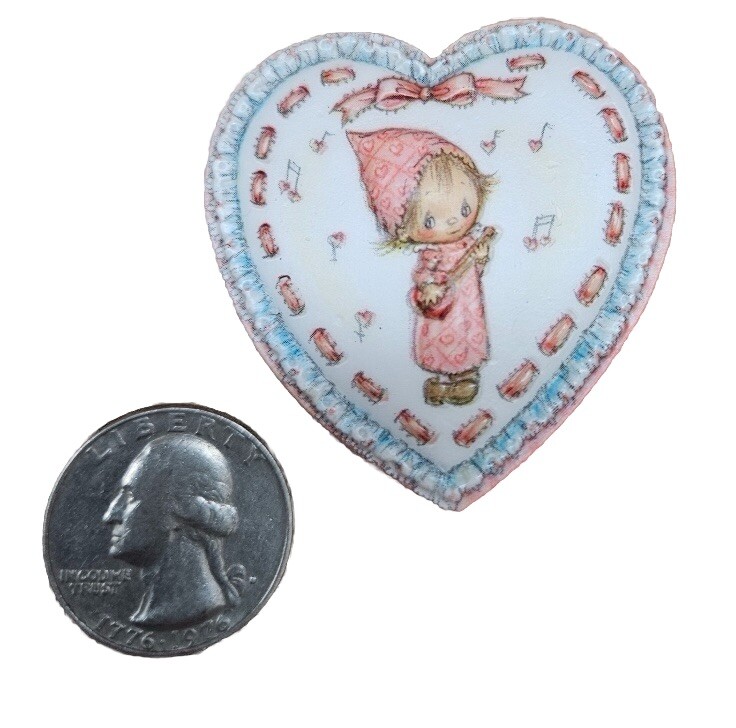 Vgt 1973 Hallmark Betsey Clark Heart Button Pin Valentine's Day Plastic Button Vgt 1973 Hallmark Betsey Clark Heart Button Pin Valentine's Day Plastic Button
