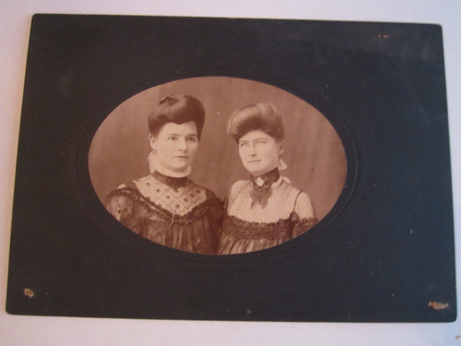10 VINTAGE PHOTOS - PORTRAITS & GROUPS- 1880'S - 1920'S? - SEE PICS - TUB QQQ 10 VINTAGE PHOTOS - PORTRAITS & GROUPS- 1880'S - 1920'S? - SEE PICS - TUB QQQ