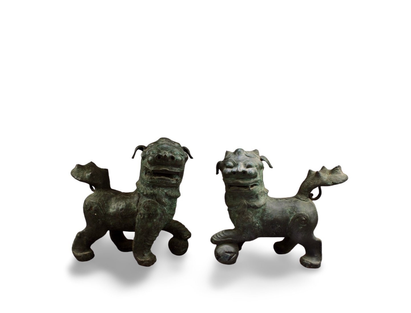Antique Pair of Bronze Foo Lion Statues Antique Pair of Bronze Foo Lion Statues