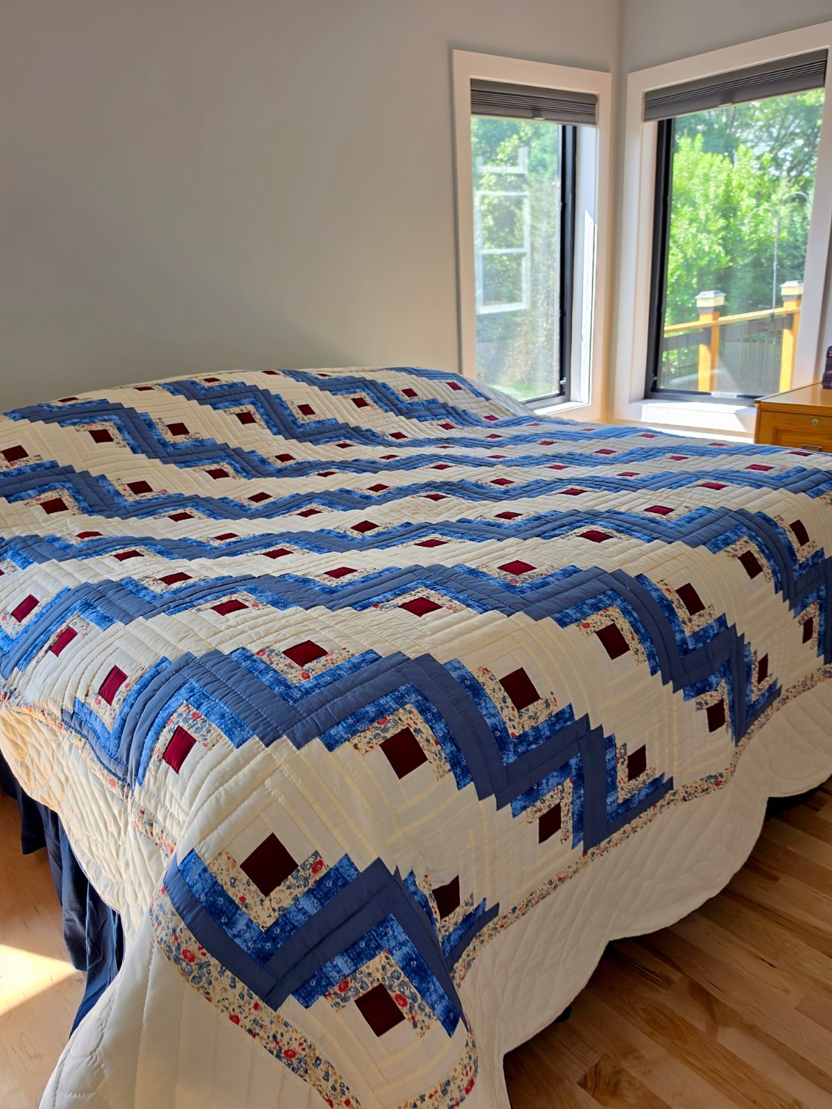 New Amish Log Cabin King Quilt Hand Stitched Blue Red White 112x100 New Amish Log Cabin King Quilt Hand Stitched Blue Red White 112x100