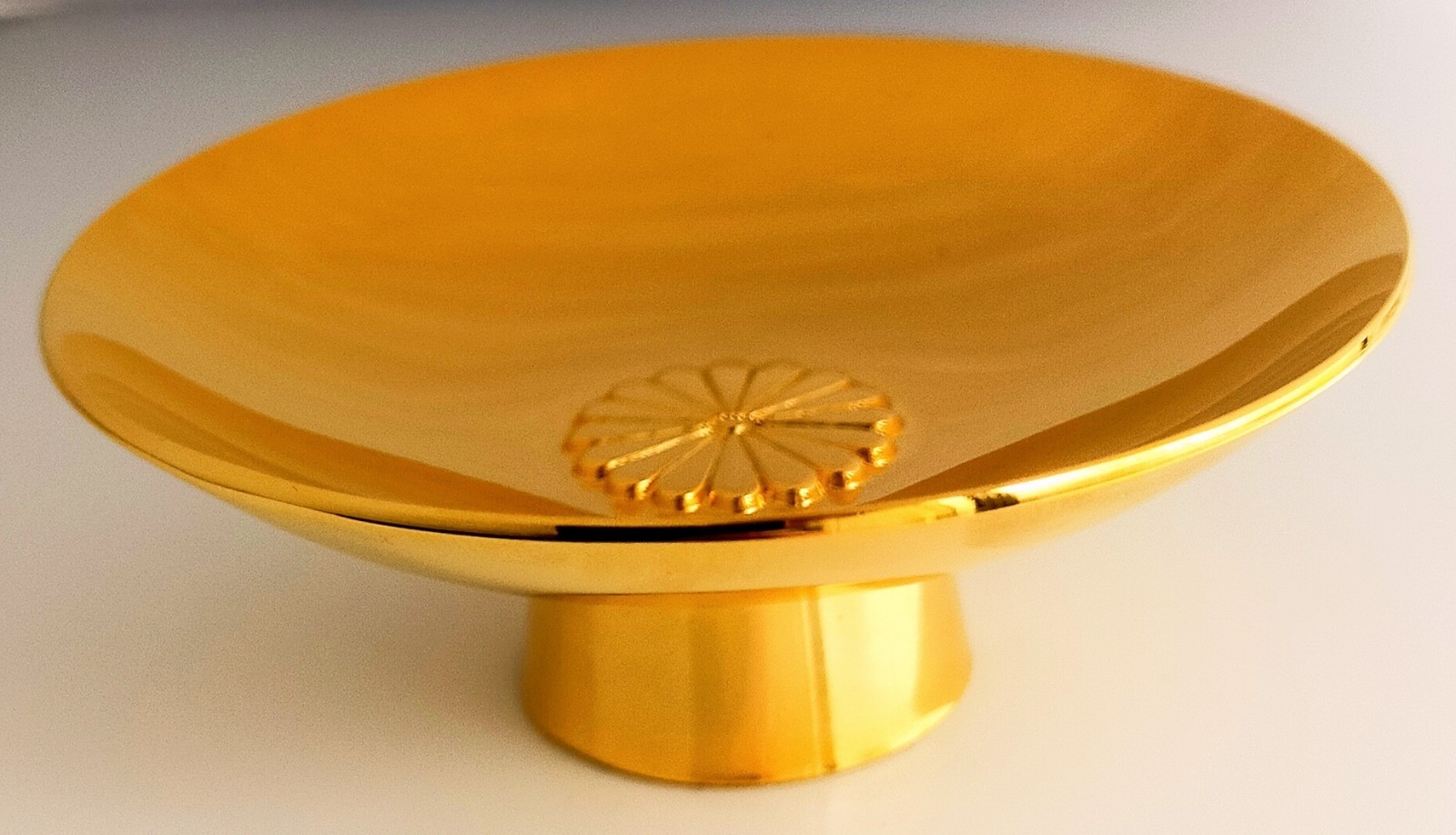 Vintage Japanese  Sakazuki Sake Cup 24K Gold Plated Chrysanthemum Crest