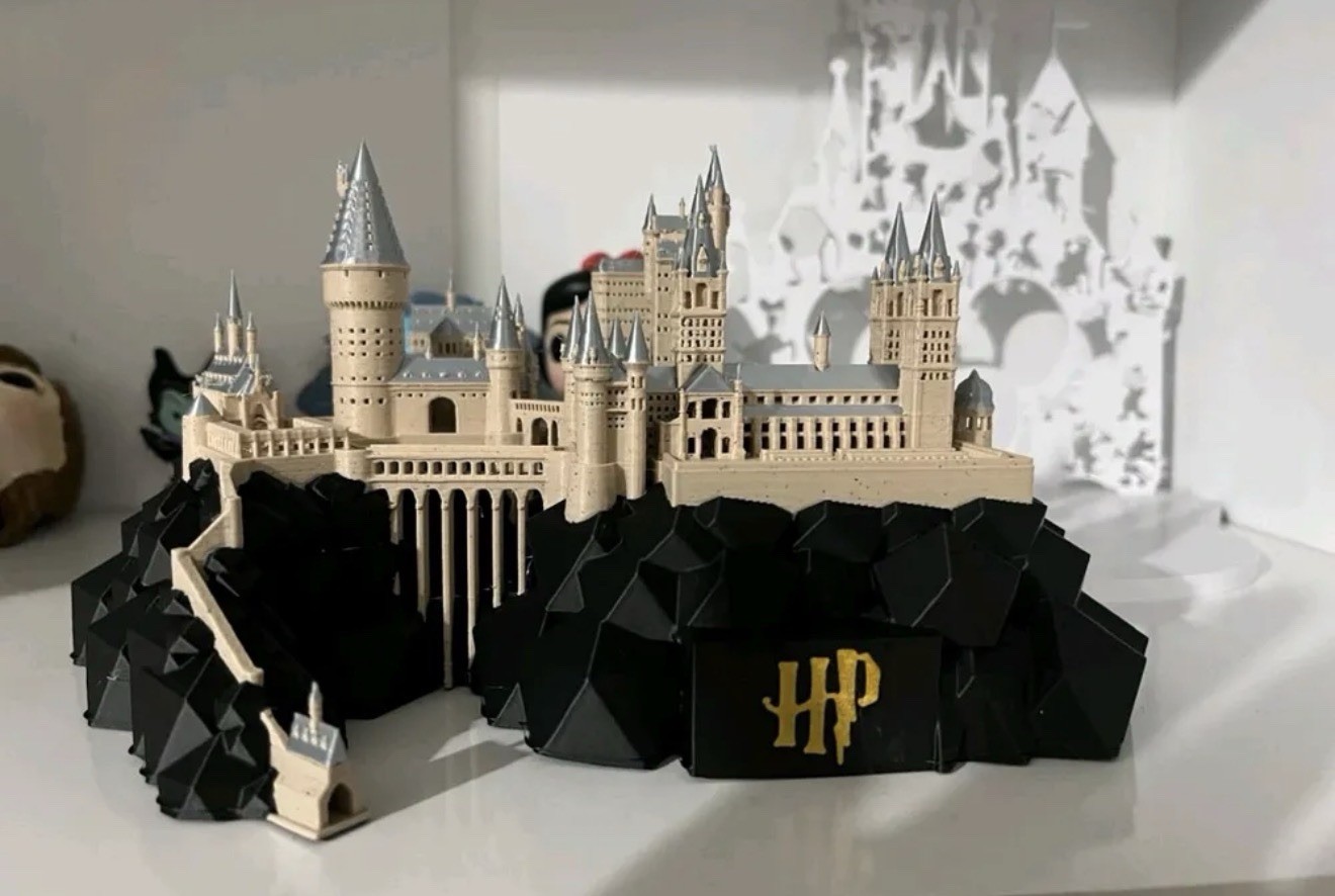 Harry Potter Hogwarts Castle 3D Printed Model Figurine aprox 4.8in tall 9in wide
