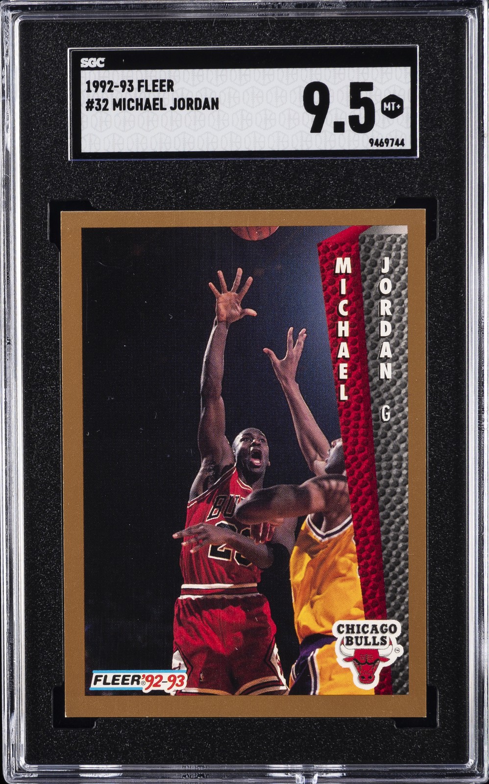 1992-93 FLEER #32 MICHAEL JORDAN SGC 9.5