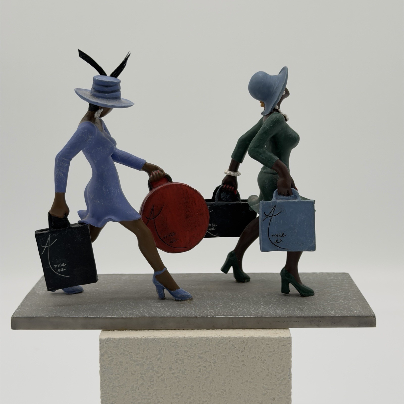 Sass N Class By Annie Lee “Power Shopping” Statue/Figurine Sass N Class By Annie Lee “Power Shopping” Statue/Figurine