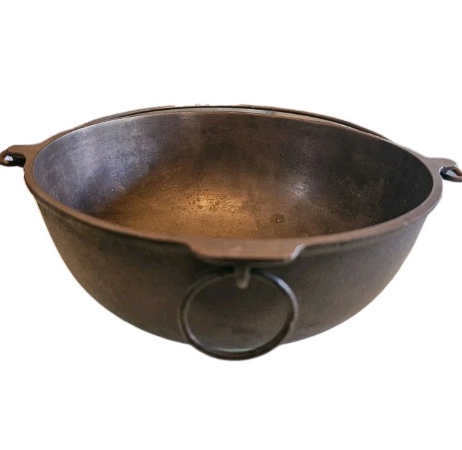 Griswold Cast Iron #2 Erie Scotch Bowl Slant Logo ERIze 780 Griswold Cast Iron #2 Erie Scotch Bowl Slant Logo ERIze 780