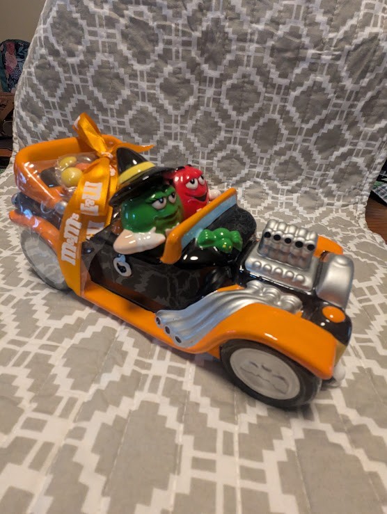 M&M’s Halloween Hot Rod Candy Gift Car – Red & Green Characters – Ceramic with O M&M’s Halloween Hot Rod Candy Gift Car – Red & Green Characters – Ceramic with O
