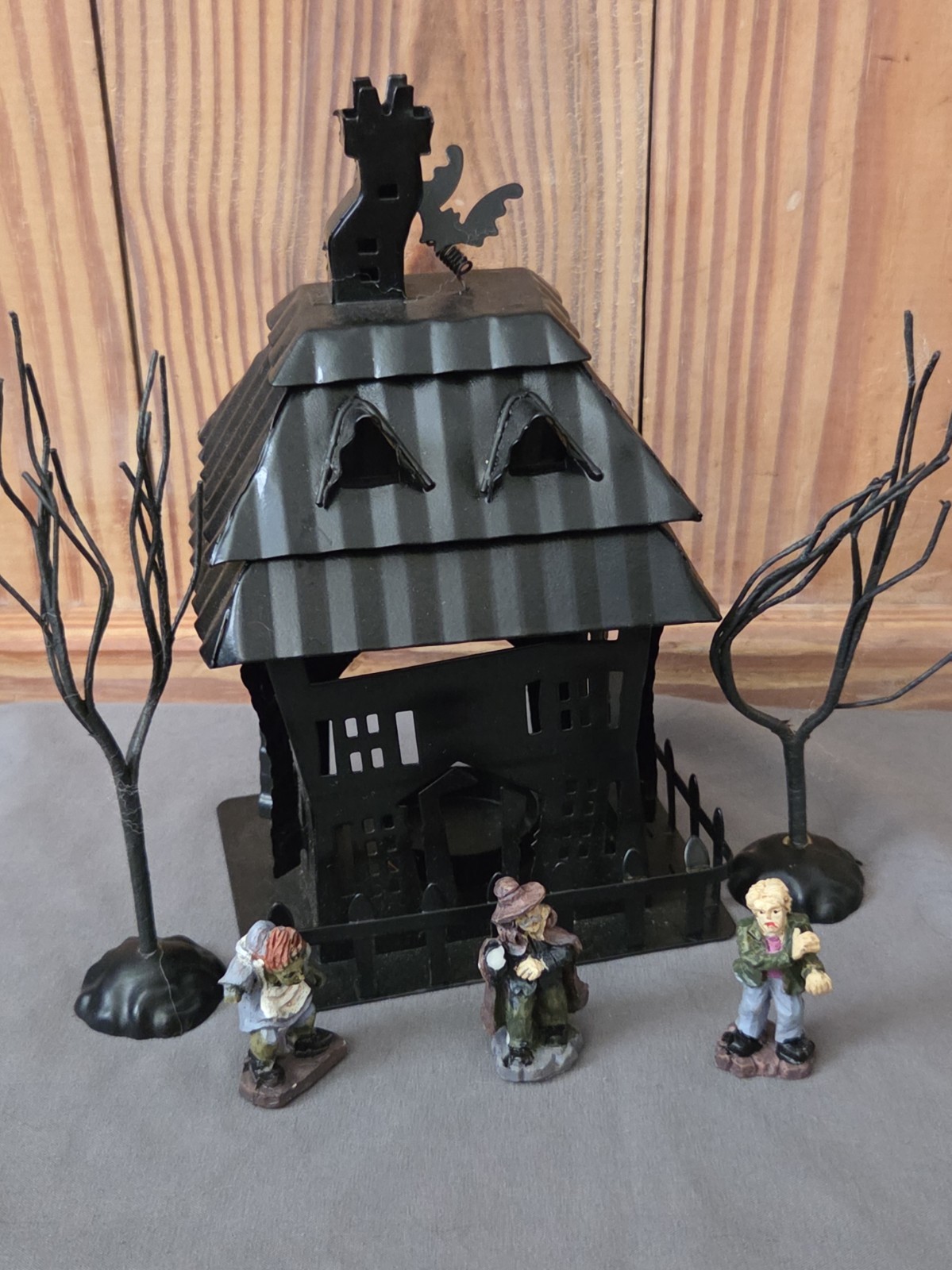 Target Halloween Town Metal Haunted House Village Set RARE RETIRED Figurine Tree Target Halloween Town Metal Haunted House Village Set RARE RETIRED Figurine Tree