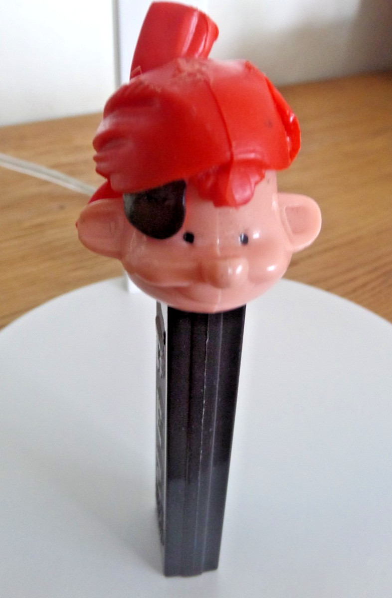 PEZ Pal Vintage Pirate Red Bandana No Feet Yellow insert Black Stem 3.9 Austria PEZ Pal Vintage Pirate Red Bandana No Feet Yellow insert Black Stem 3.9 Austria