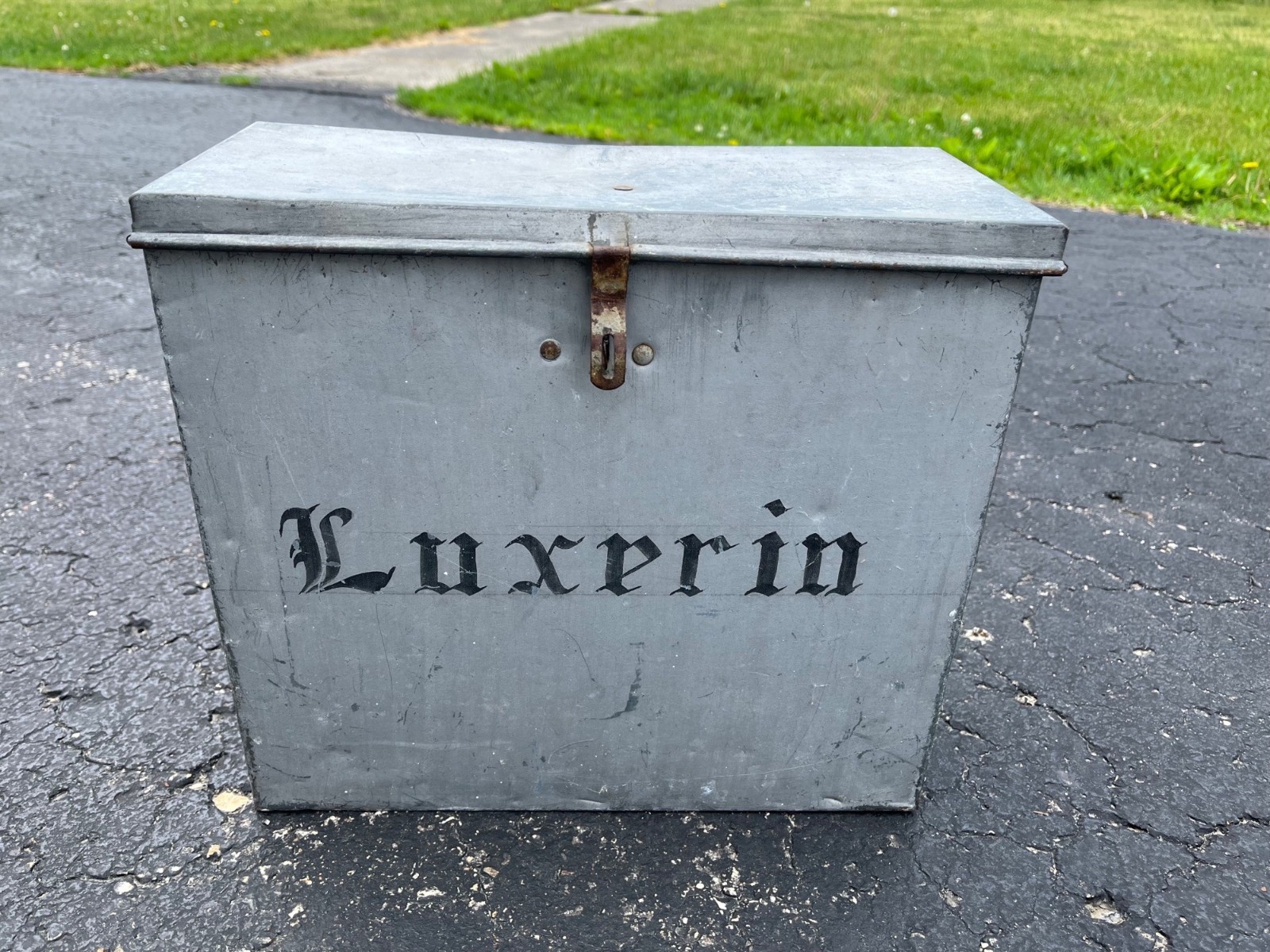 Vintage Luxerin Farms Dairy Milk Man Delivery Porch Insulated Box Fond du Lac WI Vintage Luxerin Farms Dairy Milk Man Delivery Porch Insulated Box Fond du Lac WI