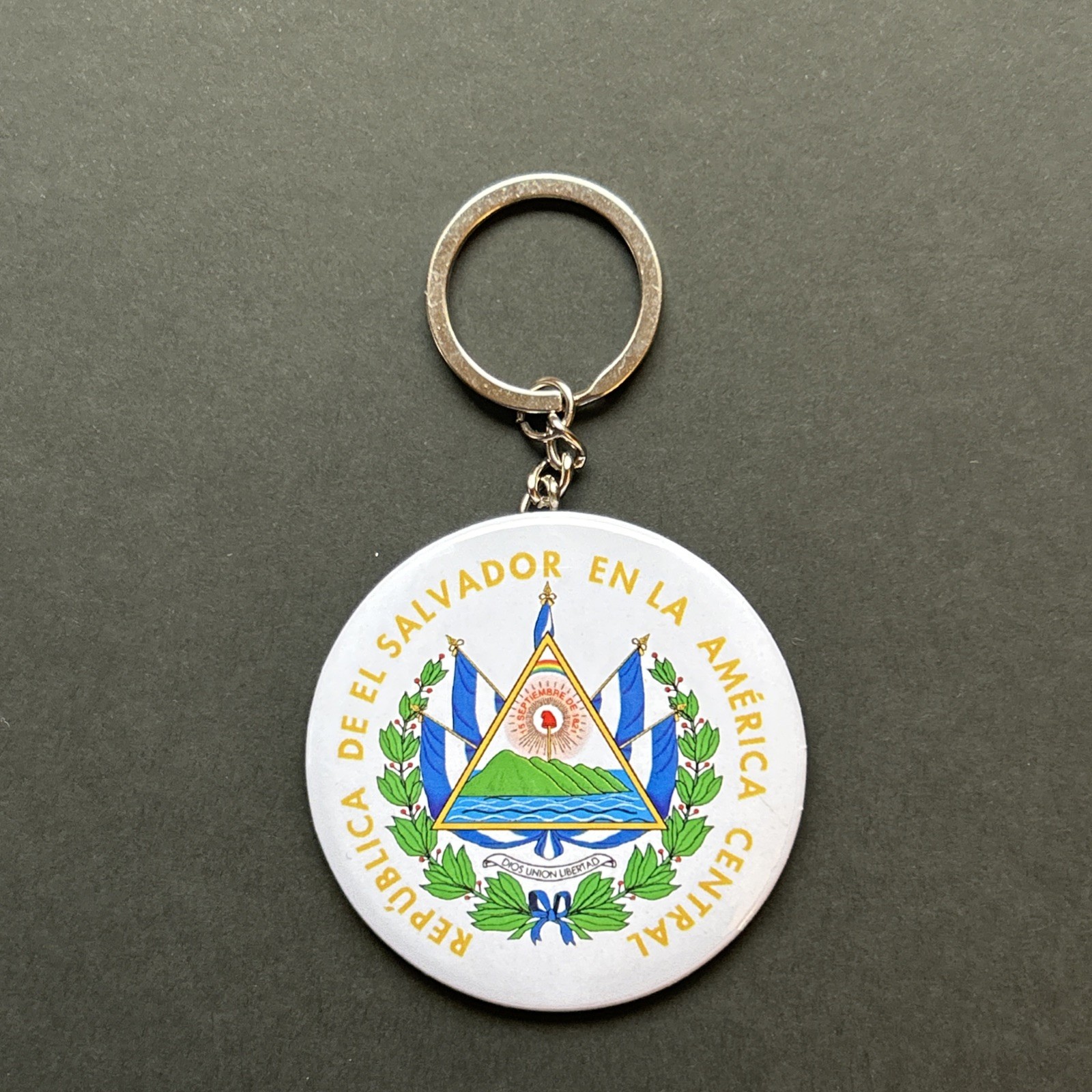 LLAVERO Escudo Nacional de EL SALVADOR Handmade Keychain 2.28 inch/58mm Diameter LLAVERO Escudo Nacional de EL SALVADOR Handmade Keychain 2.28 inch/58mm Diameter