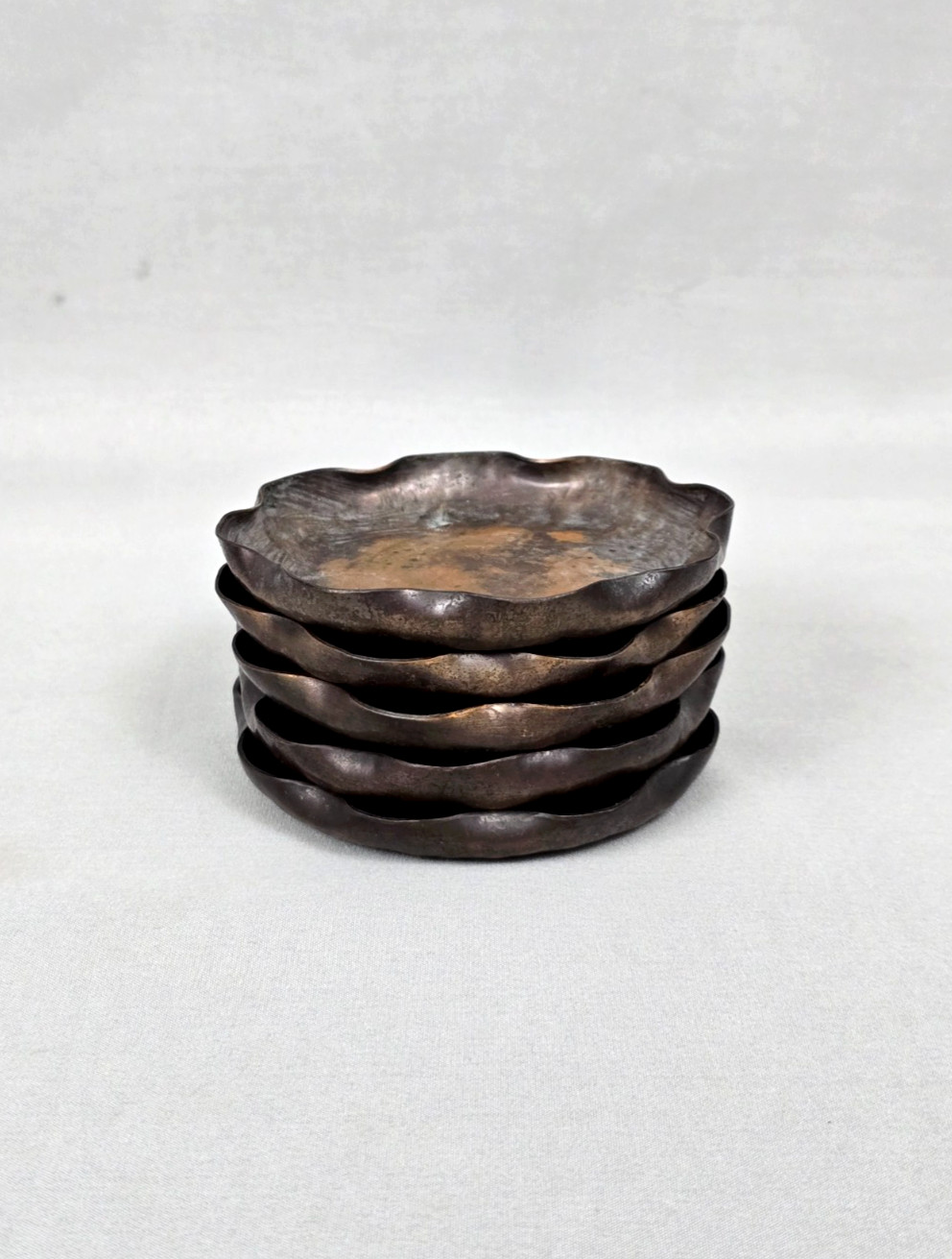 *VERY RARE* Set of 5 ROYCROFT Arts & Crafts Hammered + Scalloped Copper Coasters