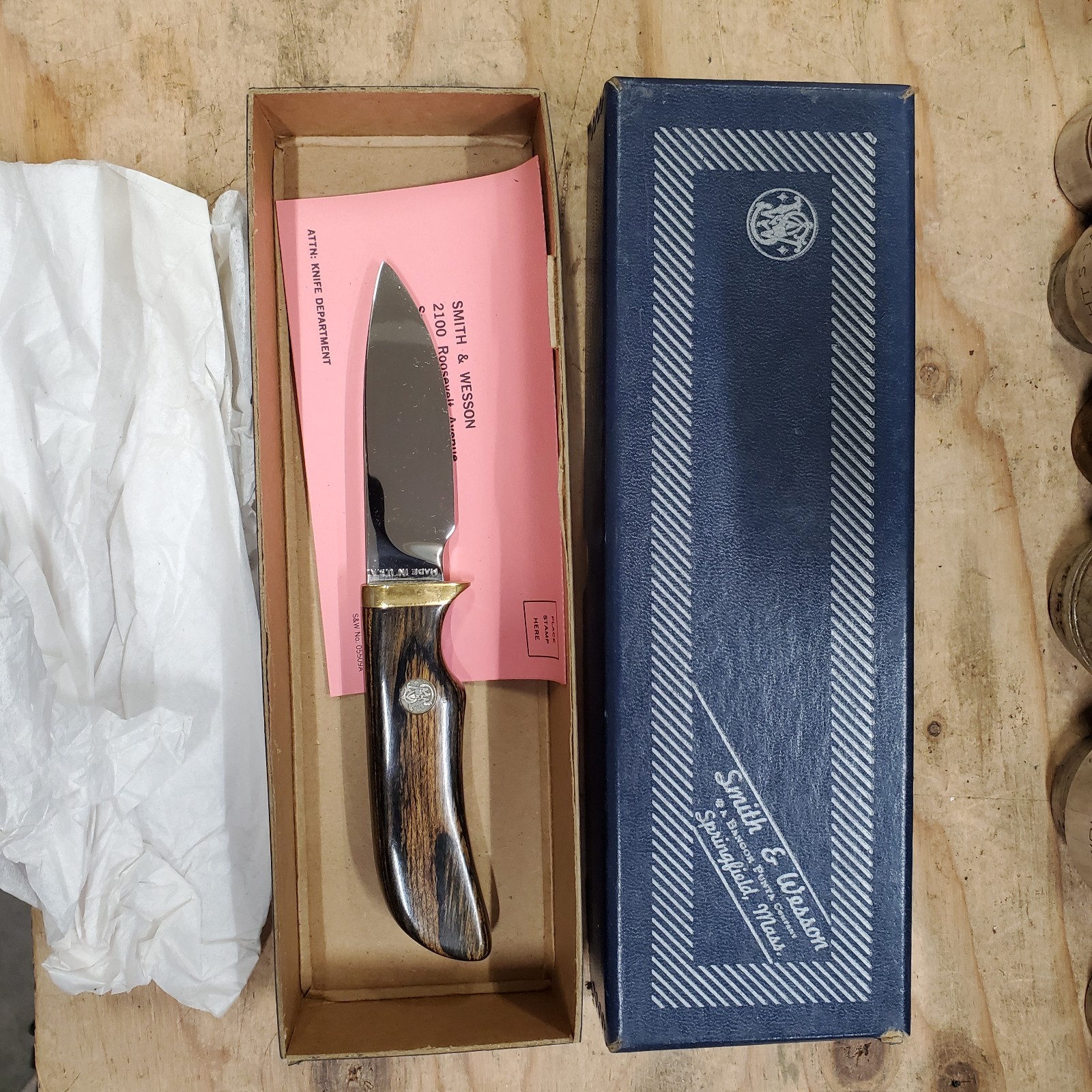 VINTAGE SMITH WESSON 6070 SKINNER KNIFE NEVER USED IN BOX VINTAGE SMITH WESSON 6070 SKINNER KNIFE NEVER USED IN BOX