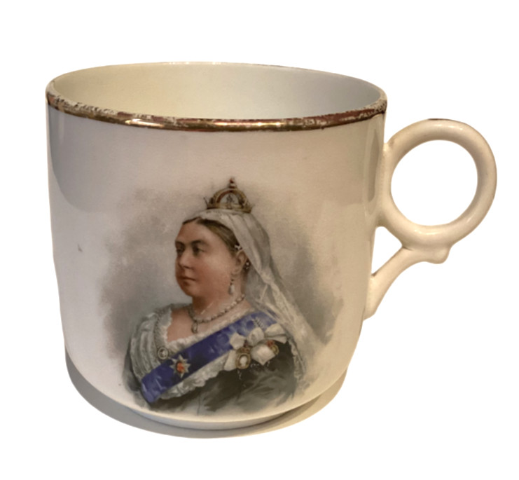 ANTIQUE QUEEN VICTORIA PORCELAIN MUG ANTIQUE QUEEN VICTORIA PORCELAIN MUG