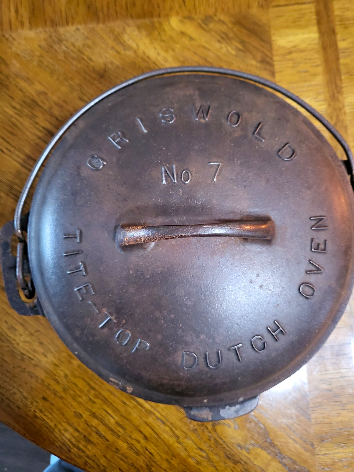 Griswold No. 7 Cast Iron Tite-Top Dutch Oven w/ Lid & Bail Handle Griswold No. 7 Cast Iron Tite-Top Dutch Oven w/ Lid & Bail Handle