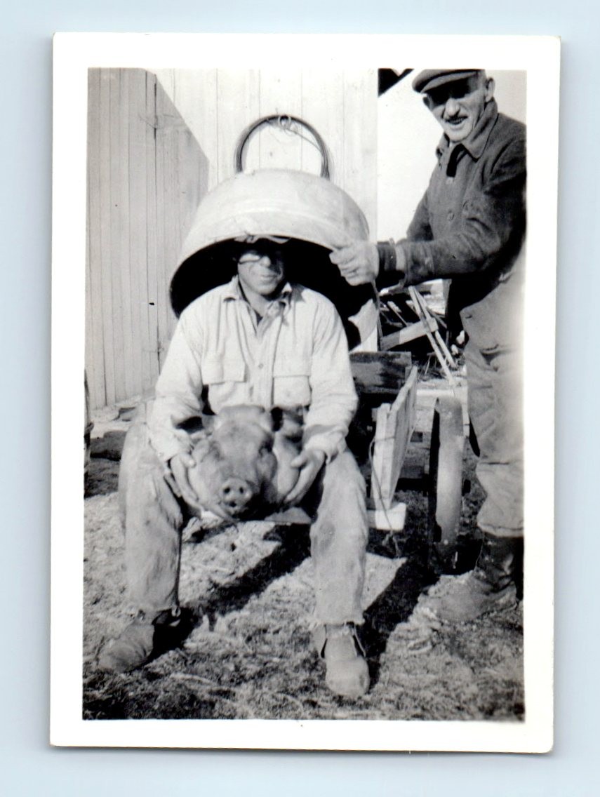 Old Vintage Photo PAIR DUO MEN BIZARRE PIG HEAD BETWEEN LEGS ODD ABSTRACT Old Vintage Photo PAIR DUO MEN BIZARRE PIG HEAD BETWEEN LEGS ODD ABSTRACT