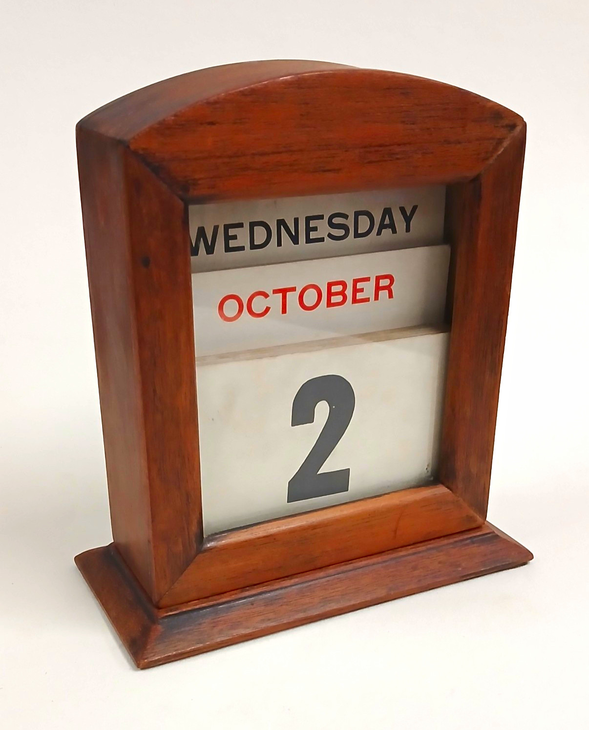 Vintage 1930s Mahogany Wood Perpetual Desk Calendar Art Deco Complete Vintage 1930s Mahogany Wood Perpetual Desk Calendar Art Deco Complete