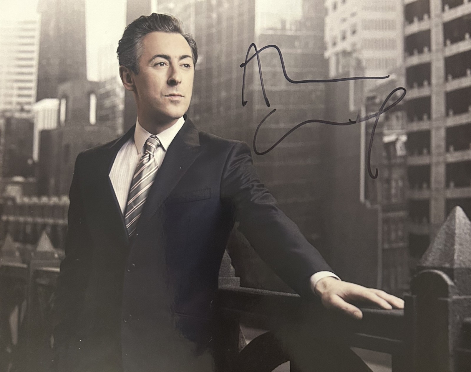Alan Cumming Signed 8x10 Color Photo Auto Guaranteed Alan Cumming Signed 8x10 Color Photo Auto Guaranteed