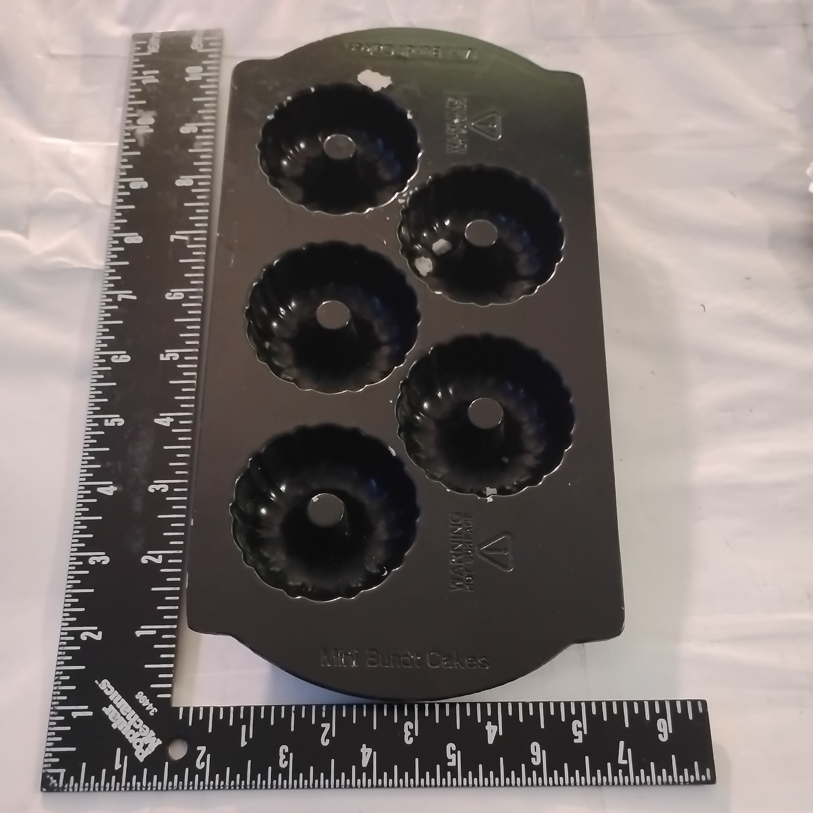 5 count Mini Bundt Pans Cast Alum 2.5” size 5 count Mini Bundt Pans Cast Alum 2.5” size