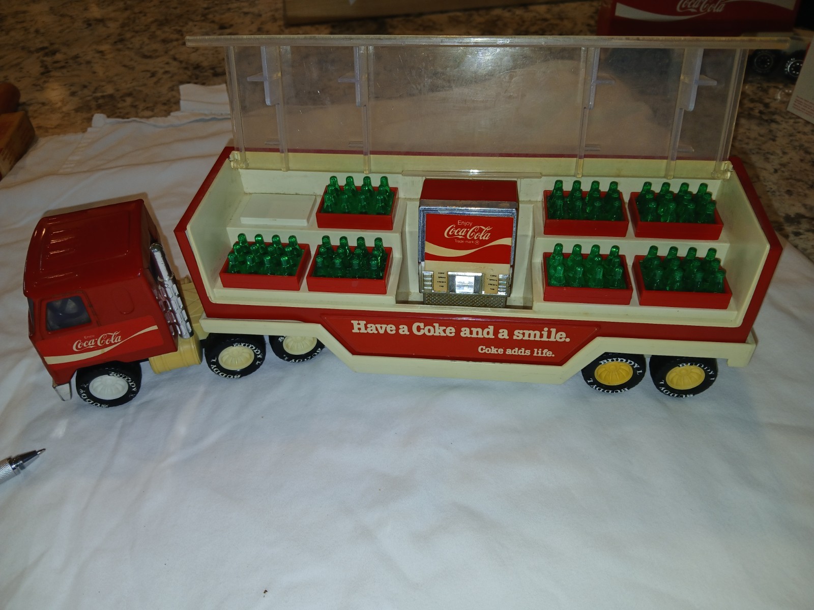 Vintage Buddy L Coca-Cola Semi Truck Trailer Vending Machine Bottle Cases 1980s Vintage Buddy L Coca-Cola Semi Truck Trailer Vending Machine Bottle Cases 1980s