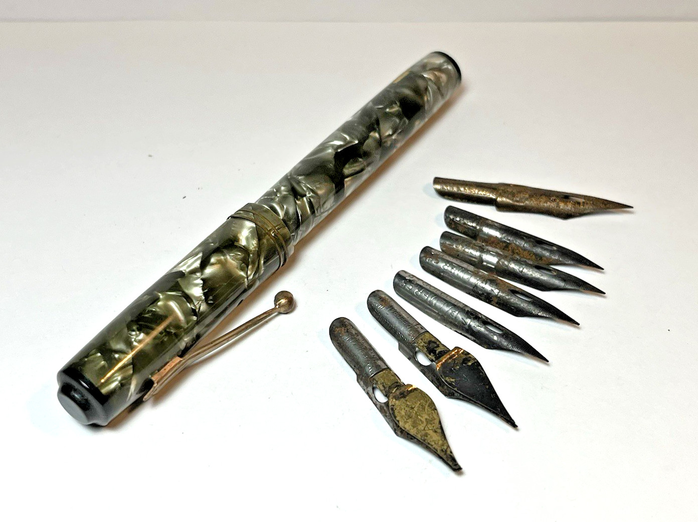 Fifth Avenue by Parker Lever Fill Fountain Pen w/ 7 Additional Assorted Nibs Fifth Avenue by Parker Lever Fill Fountain Pen w/ 7 Additional Assorted Nibs