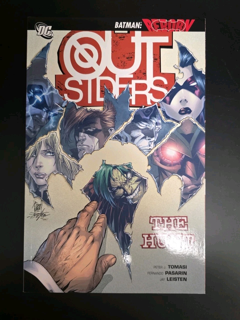 The Outsiders - THE HUNT - Tomasi - DC - Graphic Novel TPB