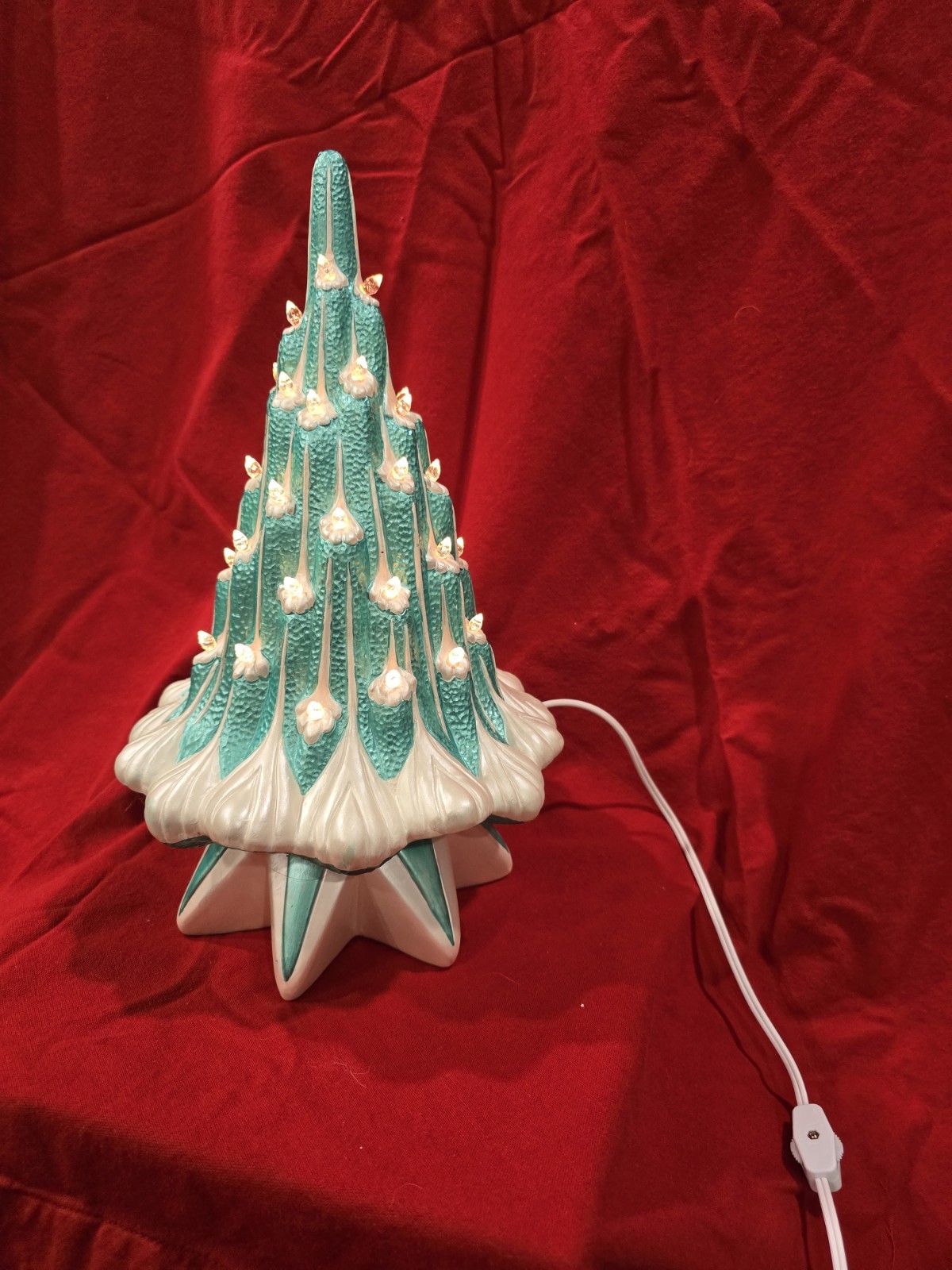 Lava Modern Ceramic Christmas Tree , 15\