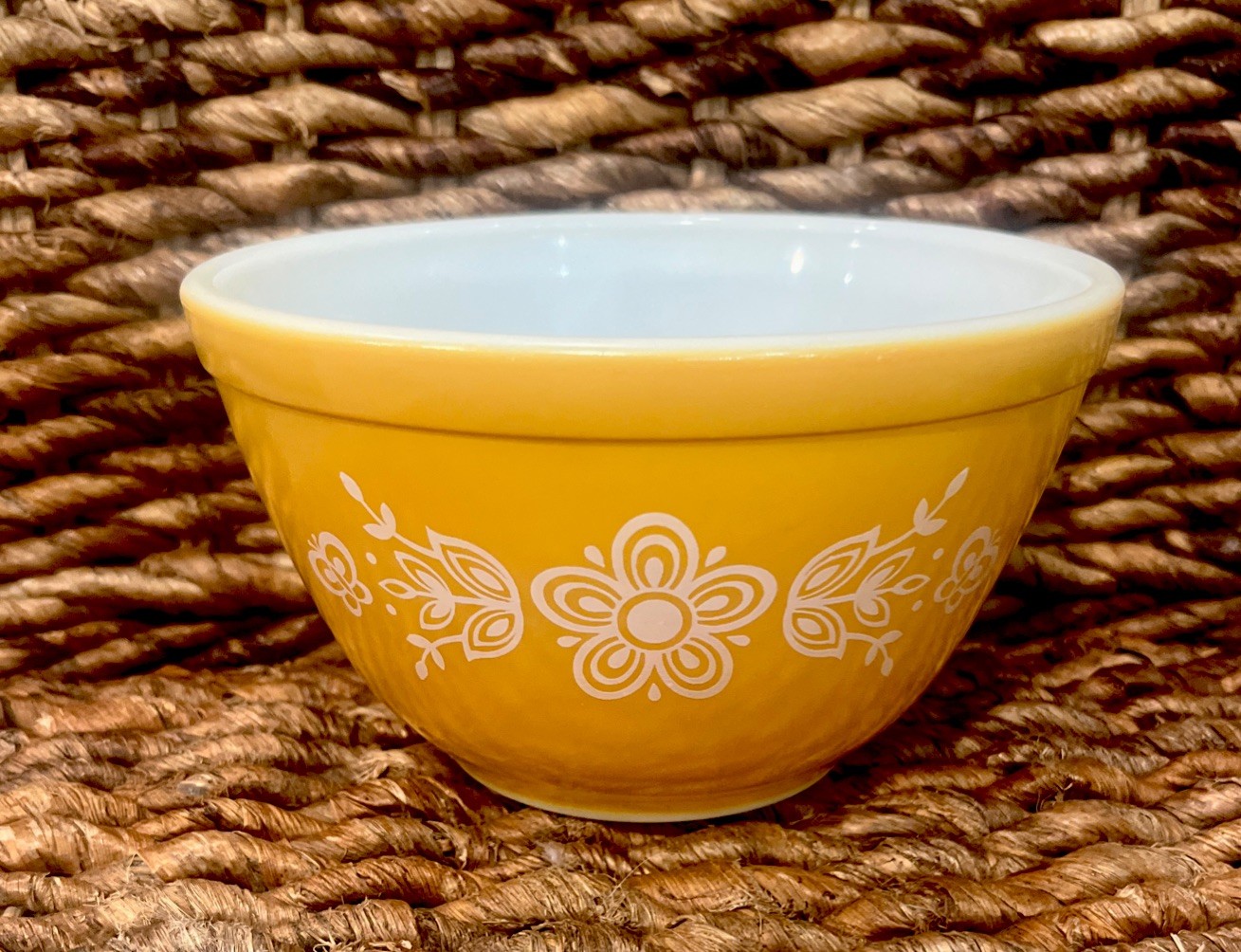 Vintage Pyrex #401 Butterfly Gold Small Nesting Bowl 750ml 3 Cups Excellent Cond Vintage Pyrex #401 Butterfly Gold Small Nesting Bowl 750ml 3 Cups Excellent Cond