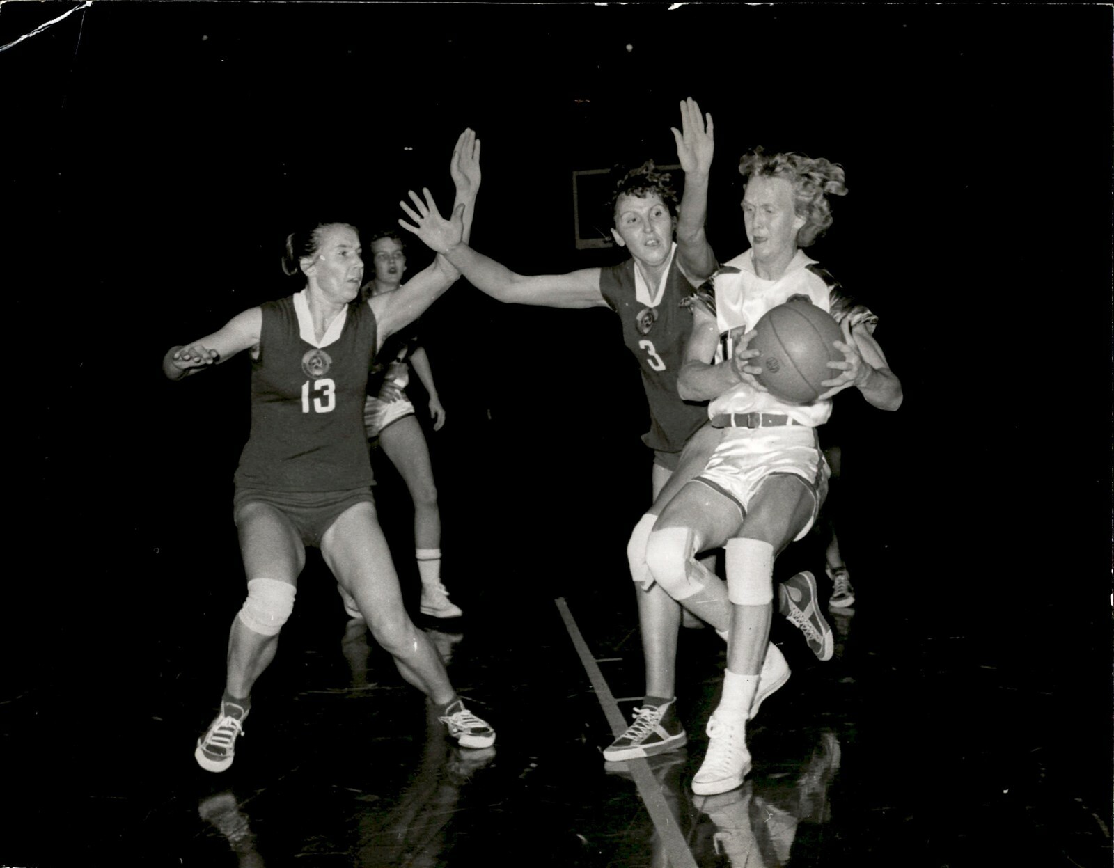 GA104 Original Photo WOMENS BASKETBALL ATHLETES Game Action Blocking Shot Scene GA104 Original Photo WOMENS BASKETBALL ATHLETES Game Action Blocking Shot Scene