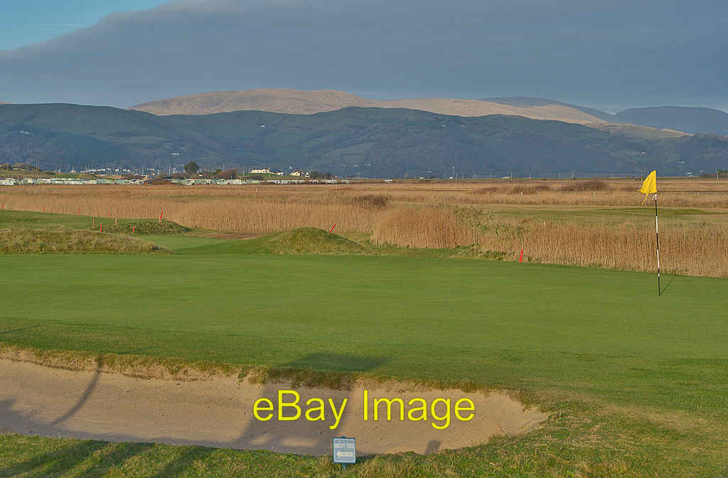 Photo 12x8 An immaculate green, Borth golf course Aberlerry Inviting even  c2017