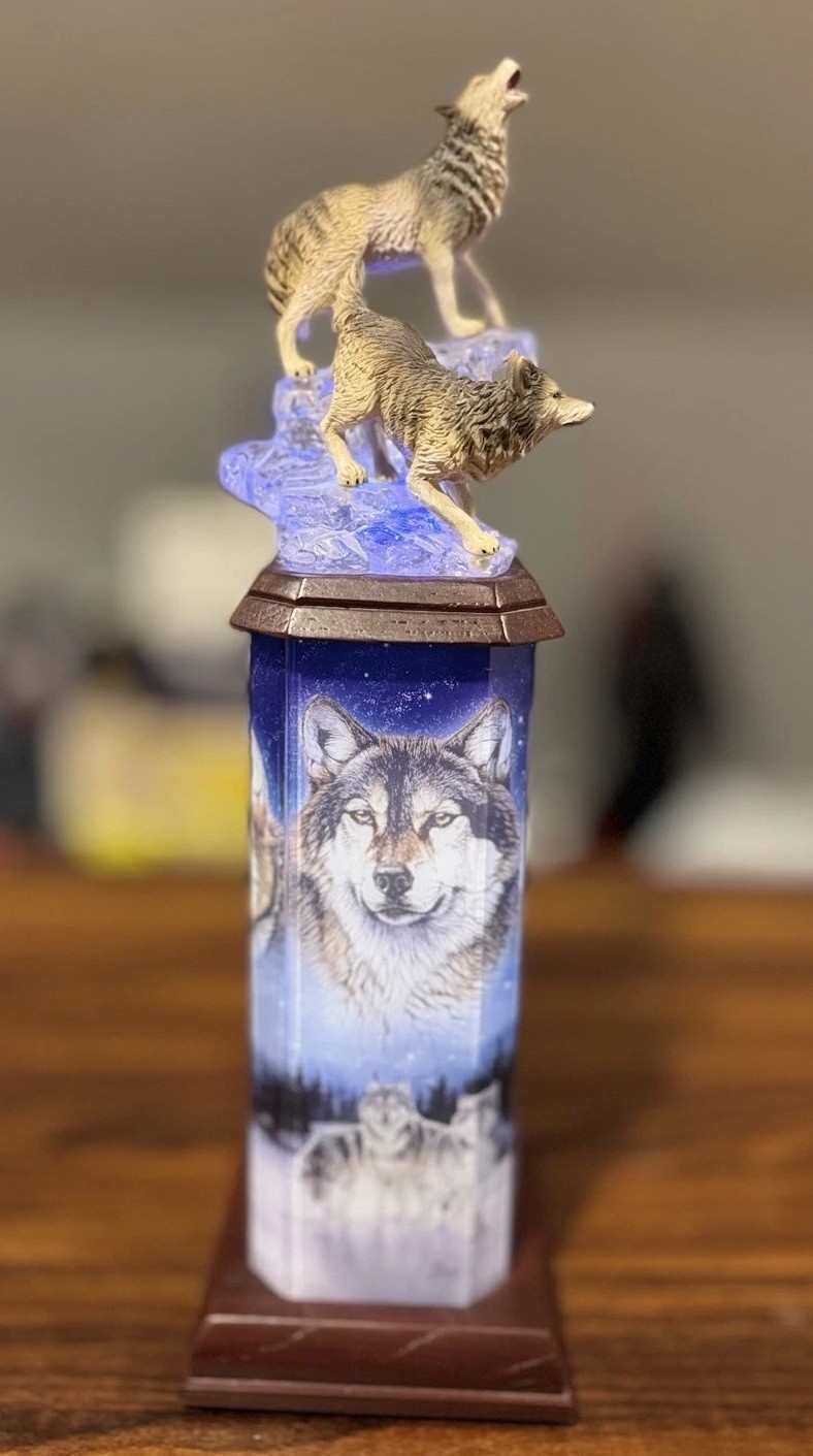 The Bradford Exchange Moonlit Passage Wolf Statue Art Illuminated Tabletop The Bradford Exchange Moonlit Passage Wolf Statue Art Illuminated Tabletop
