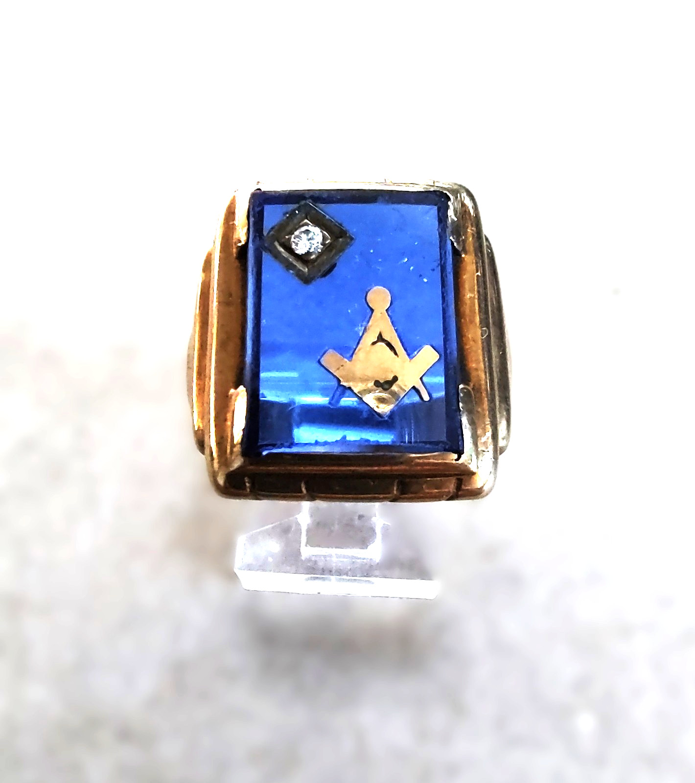 Vintage 10K Yellow Gold Masonic Ring Blue Stone 0.03ct Diamond Size 10 7.9g Vintage 10K Yellow Gold Masonic Ring Blue Stone 0.03ct Diamond Size 10 7.9g