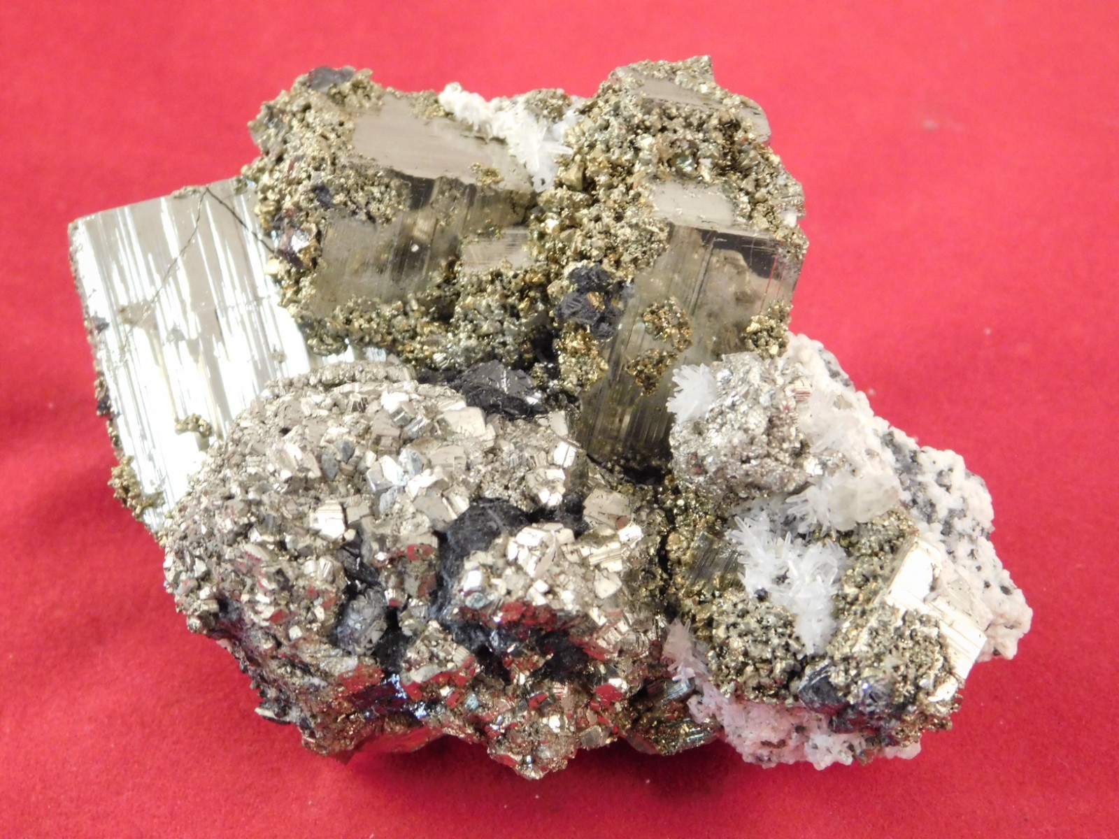 Druzy PYRITE Crystal CUBE Cluster with Sphalerite and Chalcopyrite Peru 198gr Druzy PYRITE Crystal CUBE Cluster with Sphalerite and Chalcopyrite Peru 198gr