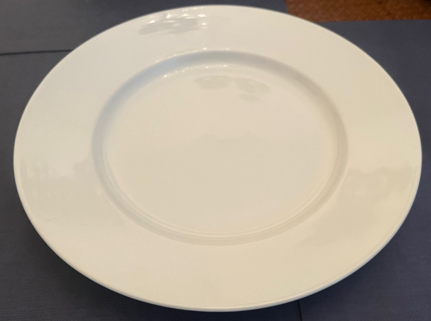 Pottery Barn Large Round Great White Serving Platter (12”) Pottery Barn Large Round Great White Serving Platter (12”)