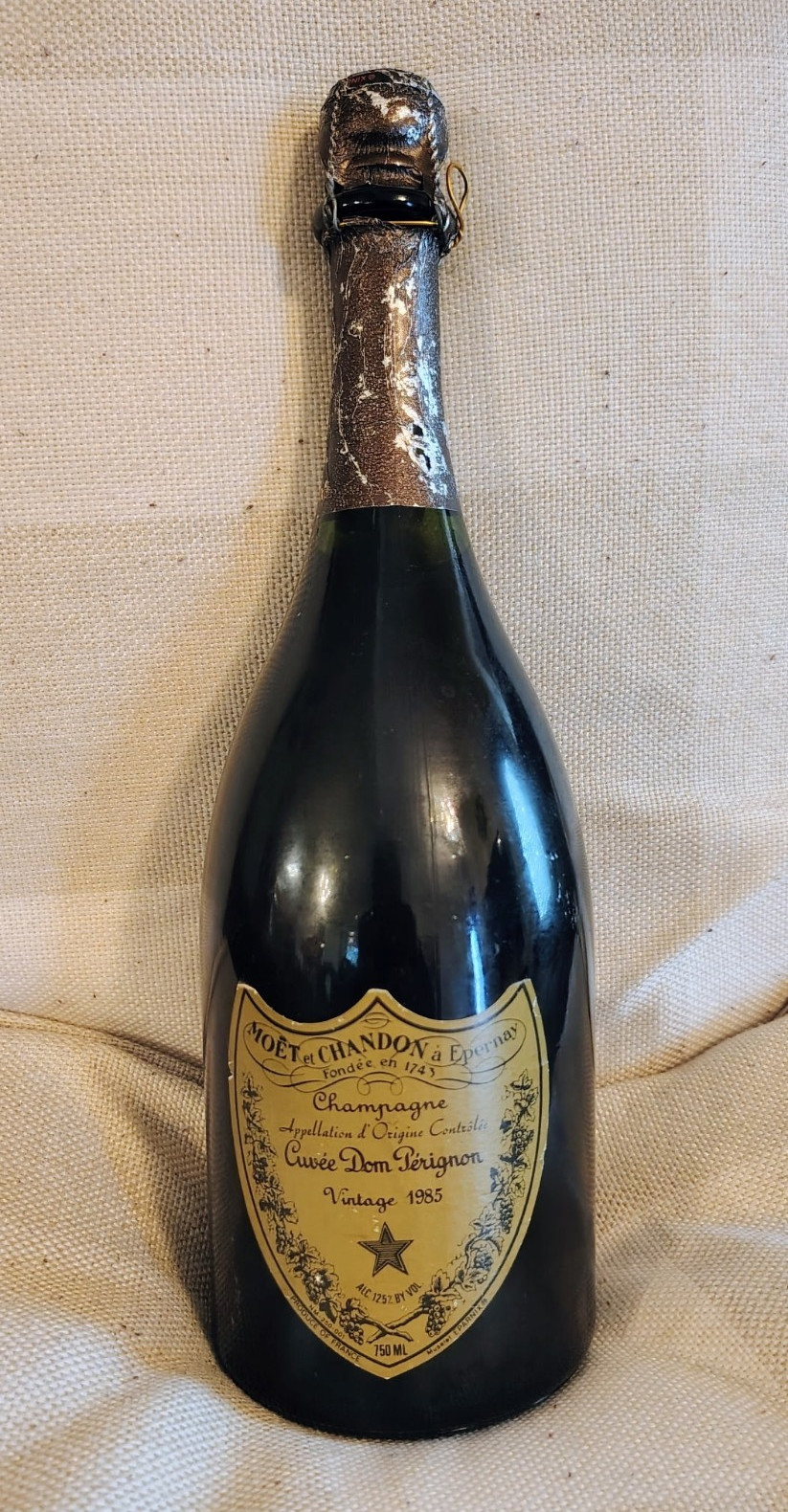 Dom Pérignon Vintage 1985 Champagne Bottle 750 mL Green Wine Bottle Dom Pérignon Vintage 1985 Champagne Bottle 750 mL Green Wine Bottle