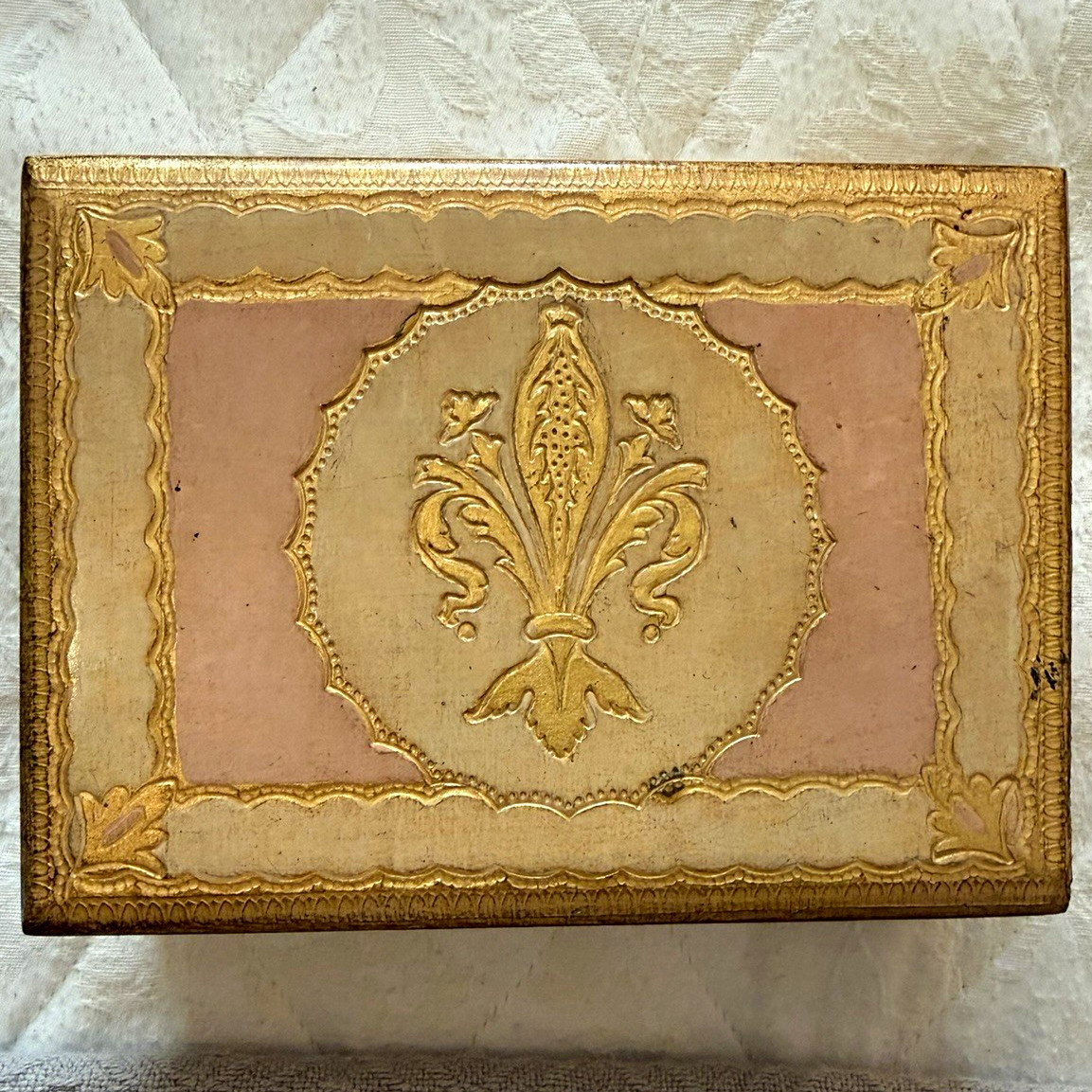 Vintage 1960’s Masi Pink & Gold Tone Box w/ Fleur-de-Lis Lid made in Italy Vintage 1960’s Masi Pink & Gold Tone Box w/ Fleur-de-Lis Lid made in Italy