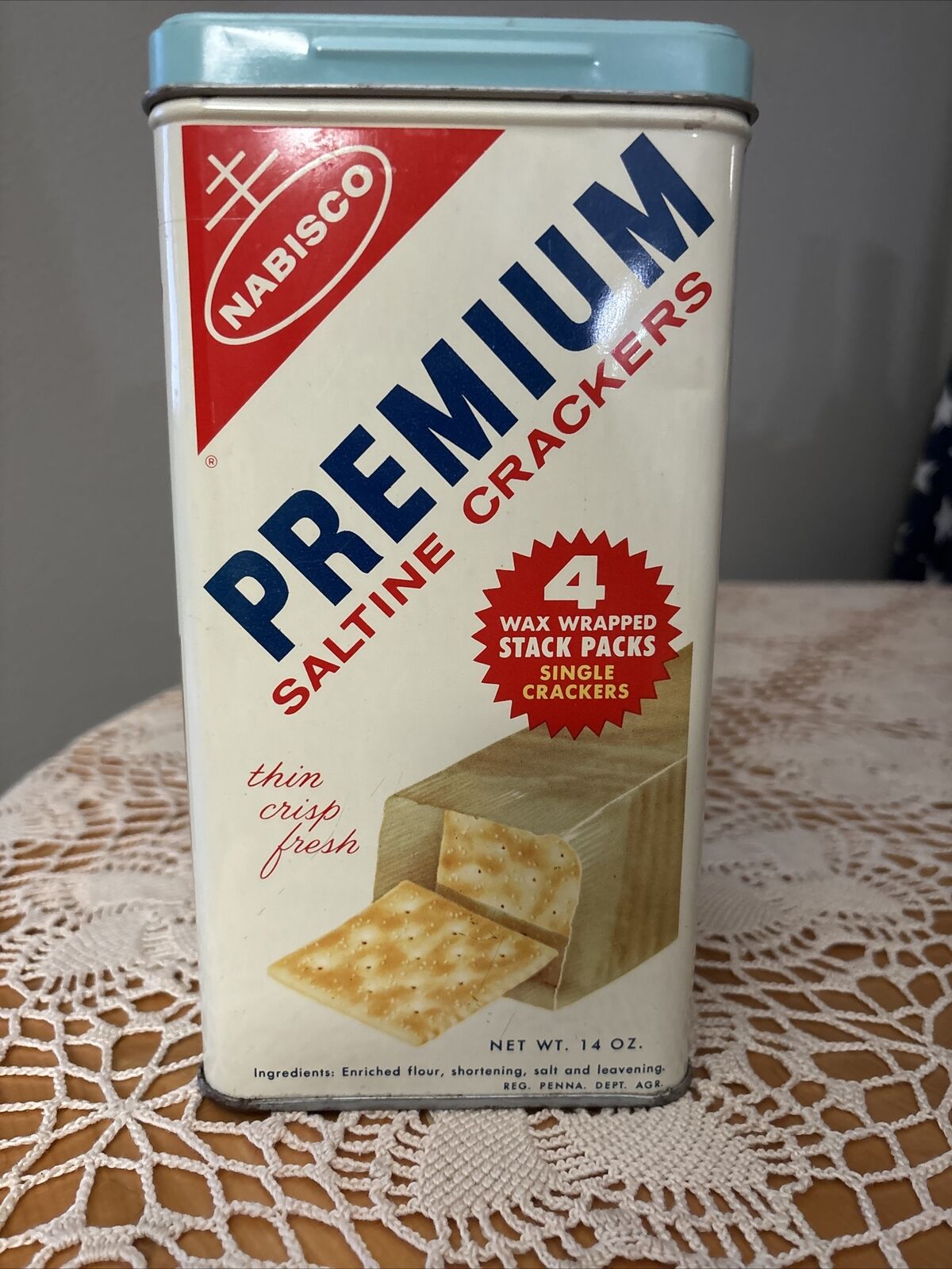 1969 VINTAGE NABISCO® PREMIUM Saltine Crackers TIN Net Wt. 14 OZ. MADE IN USA