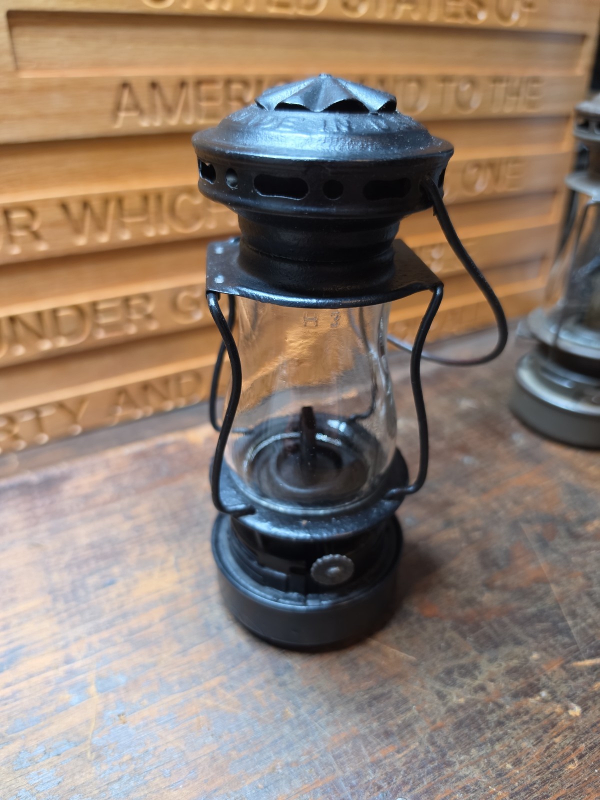 Vintage Dietz H3 Scout Kerosene Lantern With Original Globe. Vintage Dietz H3 Scout Kerosene Lantern With Original Globe.