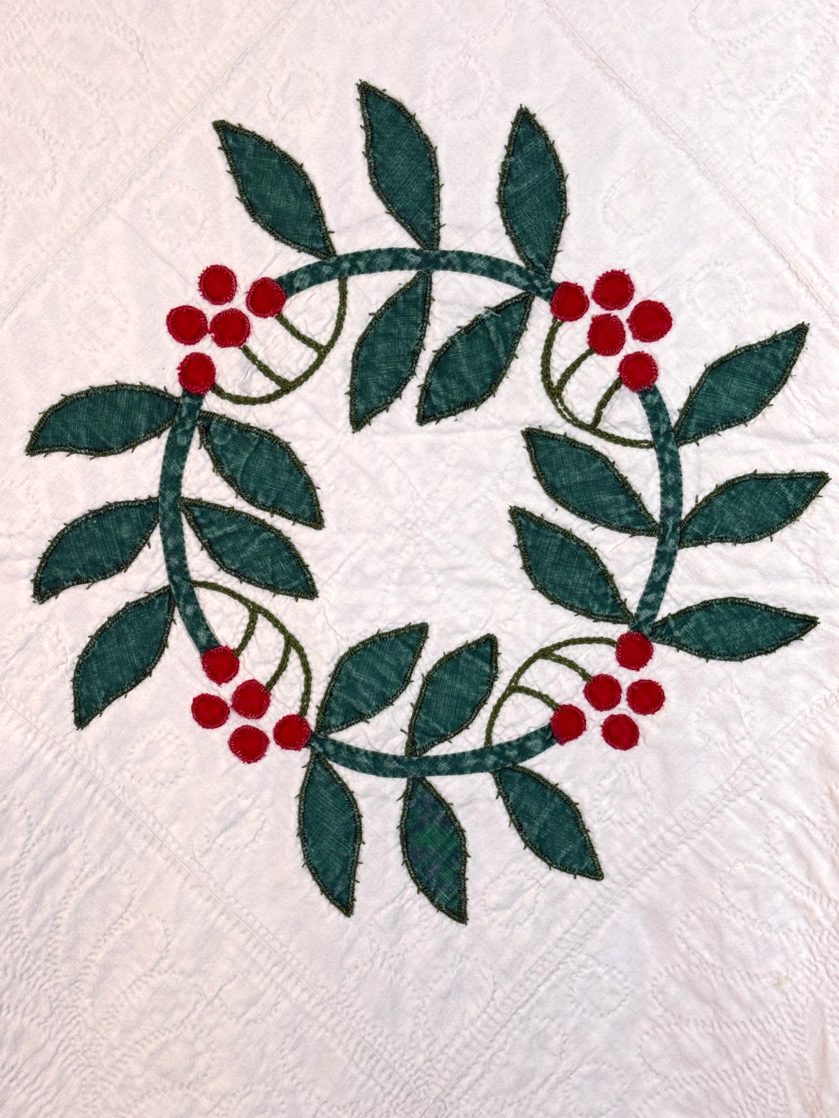 1932 Antique Red Green Applique Wreath Quilt Hand Quilted Dated 76x90