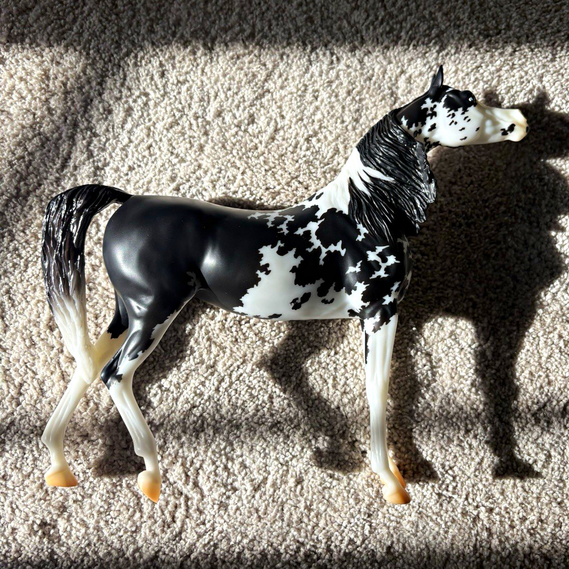 “Araba”Breyer BreyerFest 2023 Black & White Pinto Plastic Model Horse Figurine “Araba”Breyer BreyerFest 2023 Black & White Pinto Plastic Model Horse Figurine