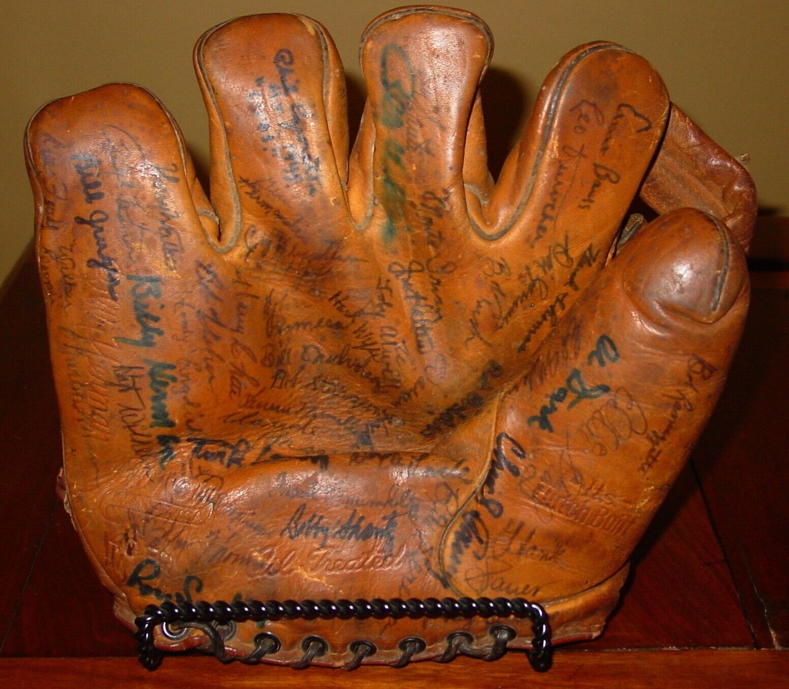 Fine 1950s Chicago Cubs HOF legends baseball glove--50 signatures-----15971