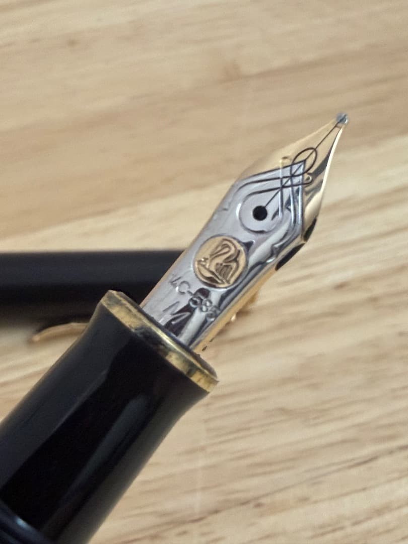 Pelikan Souveran M400 Fountain Pen Black Gold 14C 585 Medium M