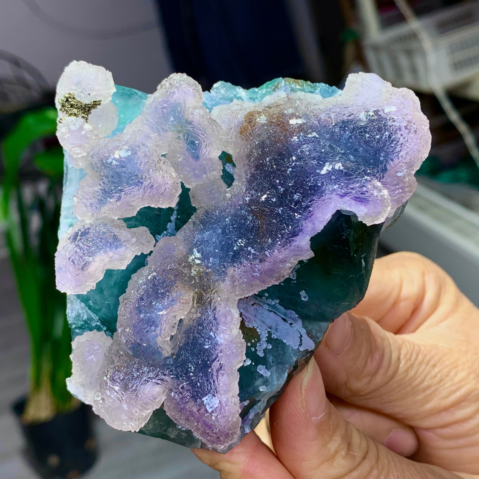 442G Natural transparent purple cubic fluorite Crystal mineral sample 442G Natural transparent purple cubic fluorite Crystal mineral sample
