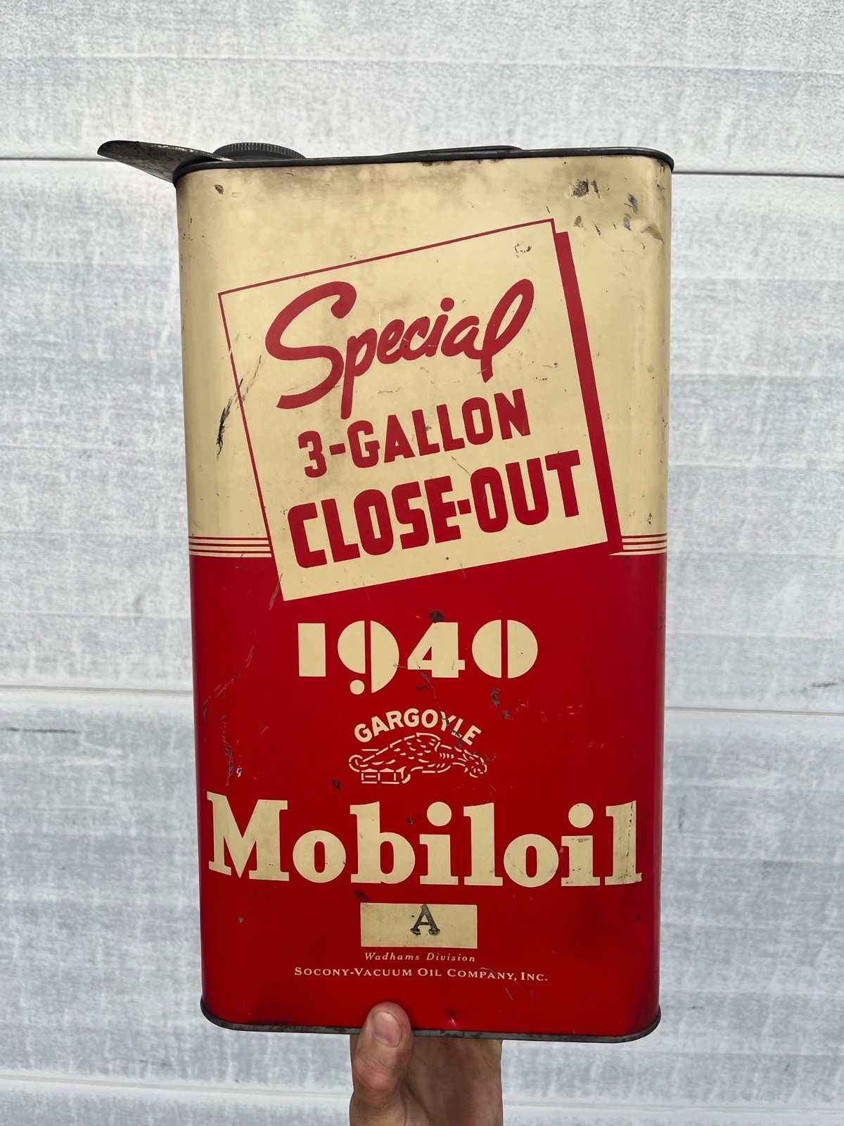 RARE Vintage Mobiloil Wadhams 1940 Close-Out 3 Gallon Motor Oil Can Gargoyle RARE Vintage Mobiloil Wadhams 1940 Close-Out 3 Gallon Motor Oil Can Gargoyle