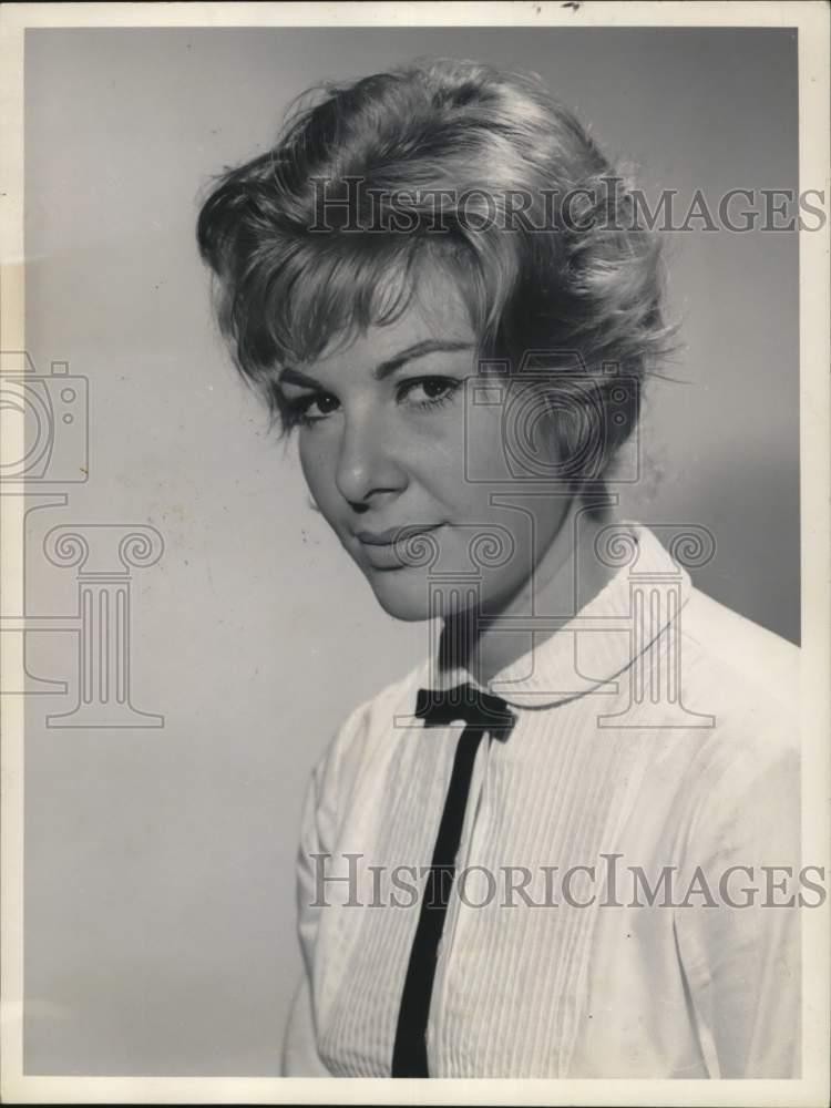 1960 Press Photo Renee Taylor, singer and comedienne - lrx72632 1960 Press Photo Renee Taylor, singer and comedienne - lrx72632