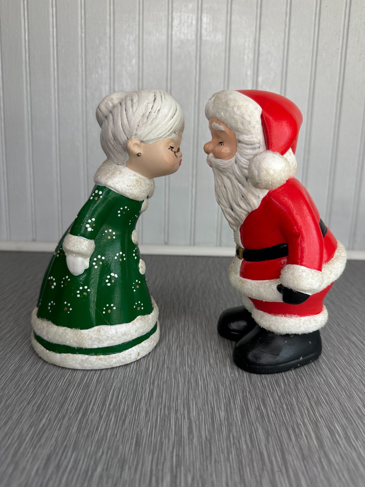 Vintage Kissing Santa & Mrs Claus Plaster Chalkware Figurines