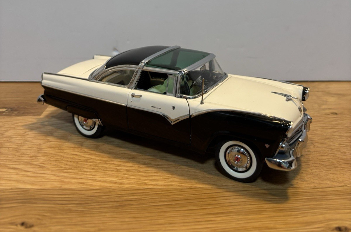 Danbury Mint 1:24 1955 Ford Fairlane Crown Victoria Diecast Model Car #SP10 Danbury Mint 1:24 1955 Ford Fairlane Crown Victoria Diecast Model Car #SP10