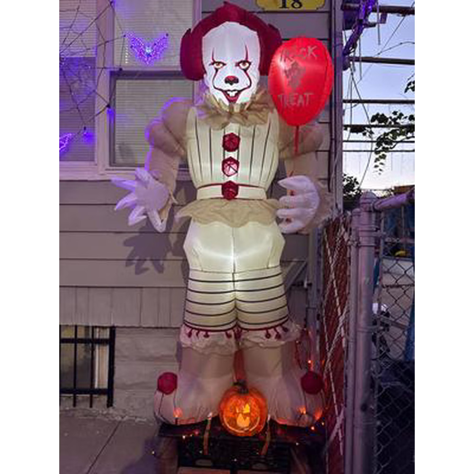 Warner Bros 8ft Pennywise Red Balloon LED Halloween Yard Inflatable IT Prop Warner Bros 8ft Pennywise Red Balloon LED Halloween Yard Inflatable IT Prop